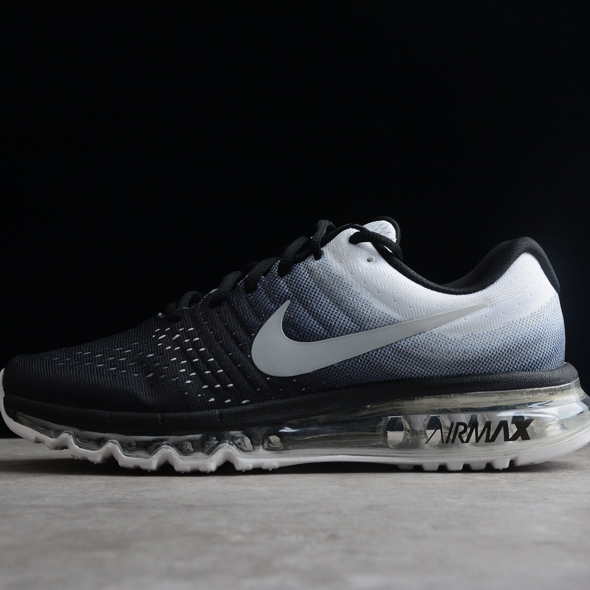 Nike Air Max 2017 in the Black/White-Dark Grey gradient
