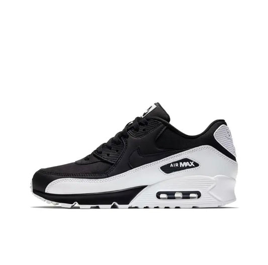 Nike Air Max 90 in a Black/White